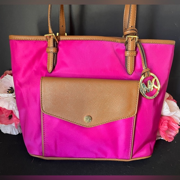 Michael Kors Jet Set Leather trimmed Nylon pocket tote - Picture 2 of 12